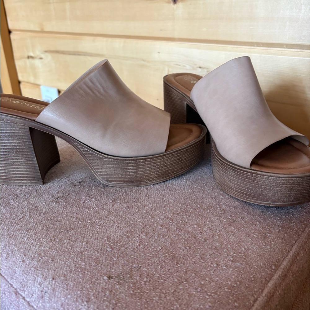 Neutral Platform Mule Heels - Nude/Tan